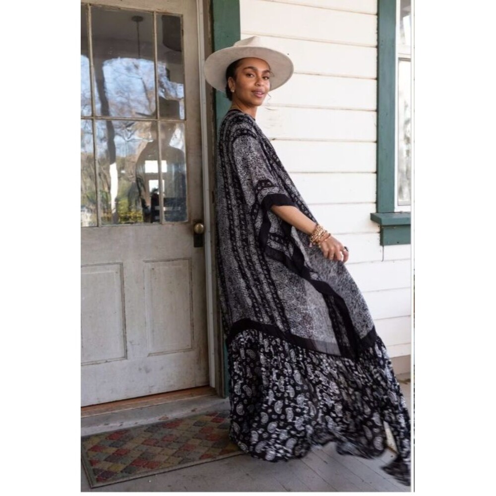 Black & White Paisley Kimono Sleeve Maxi Dress Duster Coverup Ruffle Hem OS EUC - Picture 4 of 13